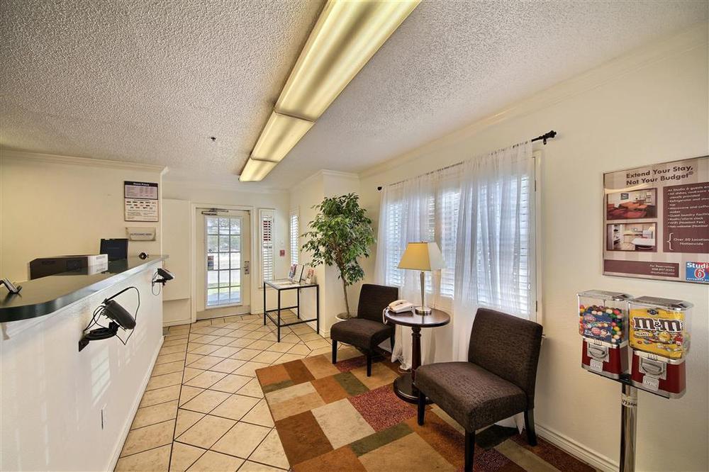 Studio 6-San Antonio, TX - Six Flags Interno foto